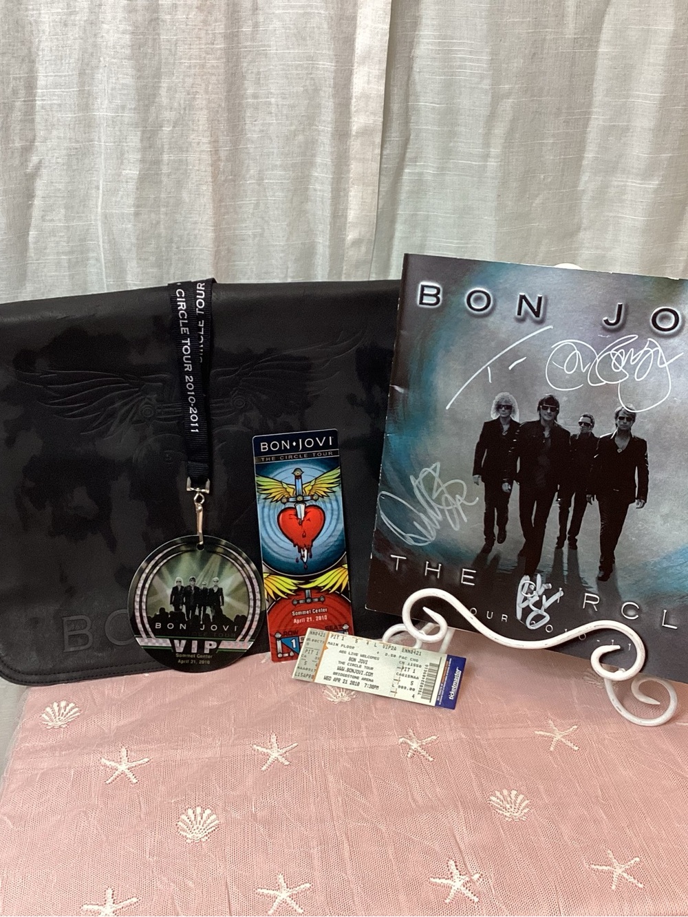 {2} Bon Jovi The Circle Tour: VIP Package